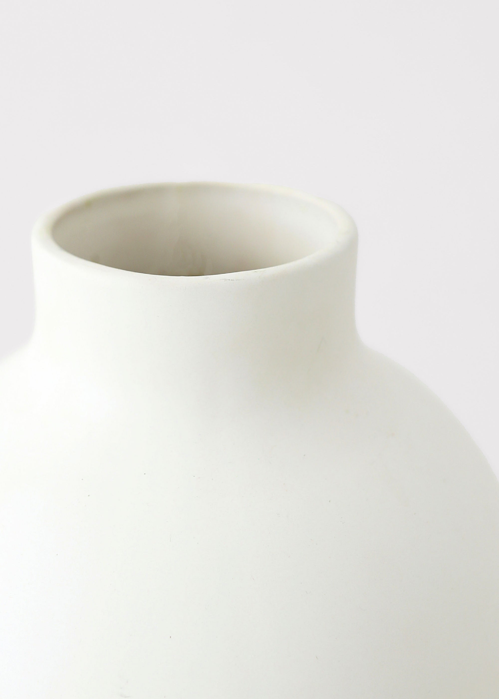 Viralla Creamy White Round Ceramic Vase for Floral Styling