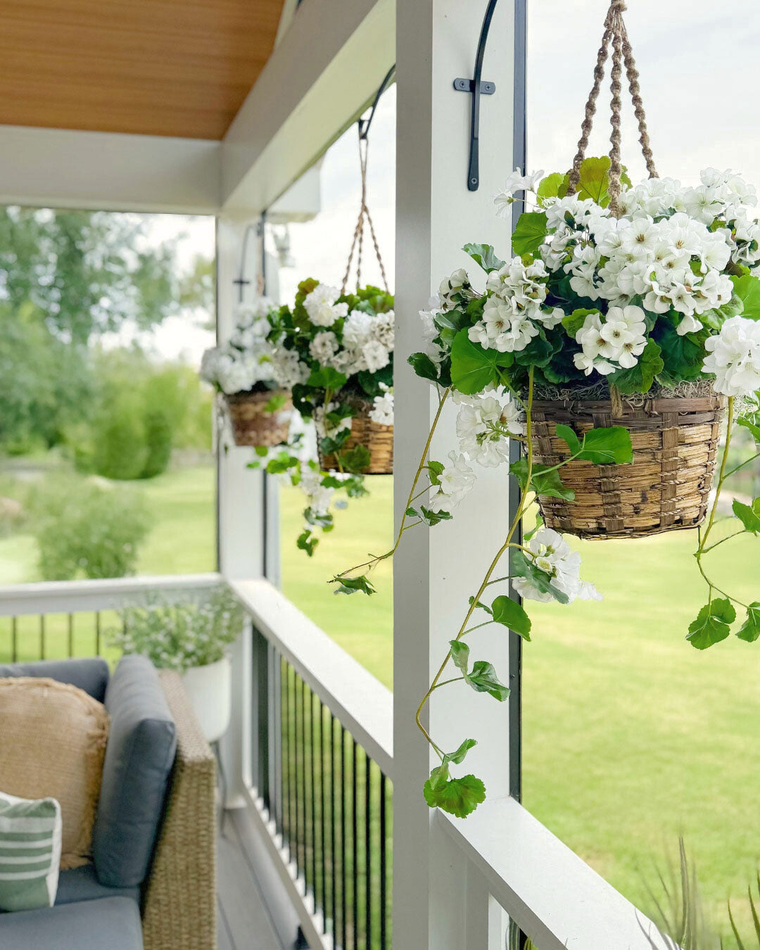 Faux Uv Treated Indoor/outdoor Geranium Hanging Bush for Vase Styling